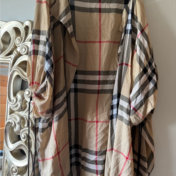 Burberry Beige Checkered shaw os worn once perfect condition